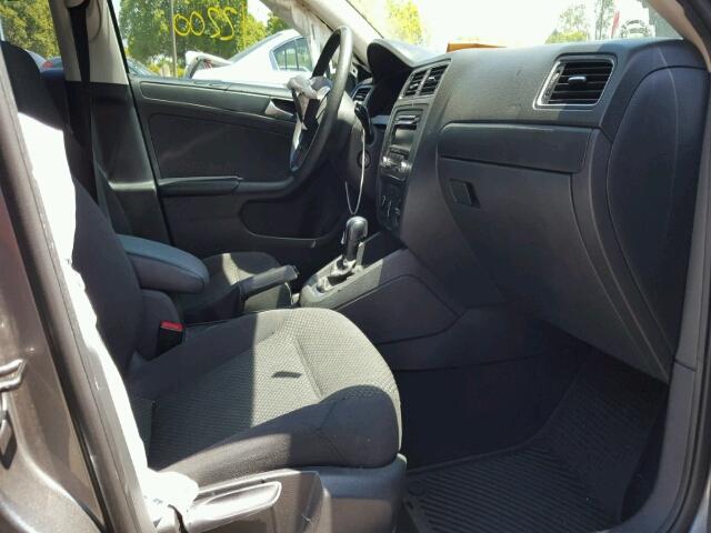 3VW2K7AJ3EM243192 - 2014 VOLKSWAGEN JETTA BASE Մոխրագույն լուսանկար 5