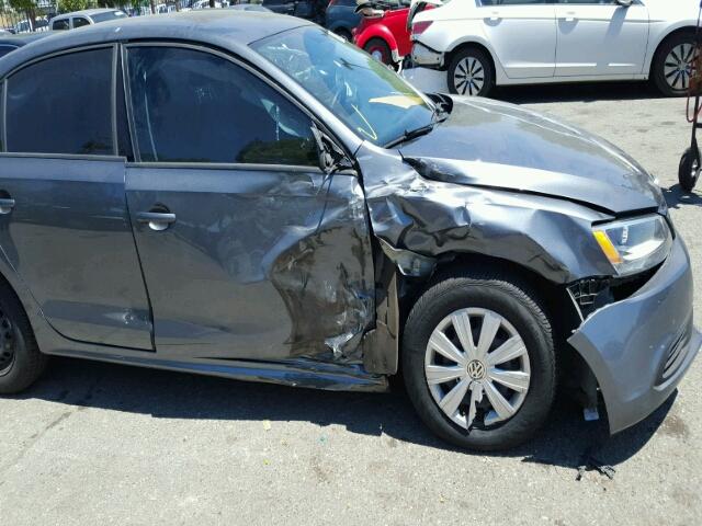 3VW2K7AJ3EM243192 - 2014 VOLKSWAGEN JETTA BASE Մոխրագույն լուսանկար 9