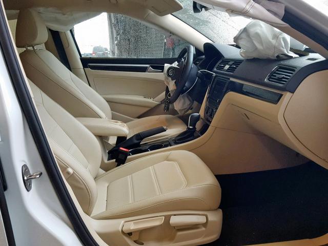 1VWMA7A38KC002402 - 2019 VOLKSWAGEN PASSAT SE WHITE photo 5