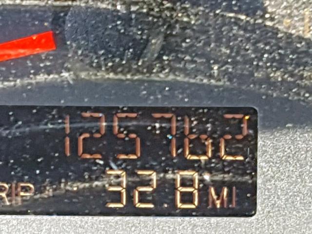 1G8AG52F95Z149437 - 2005 SATURN ION LEVEL BLACK photo 8