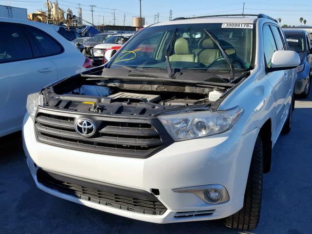 5TDZK3EH7CS081470 - 2012 TOYOTA HIGHLANDER WHITE photo 2