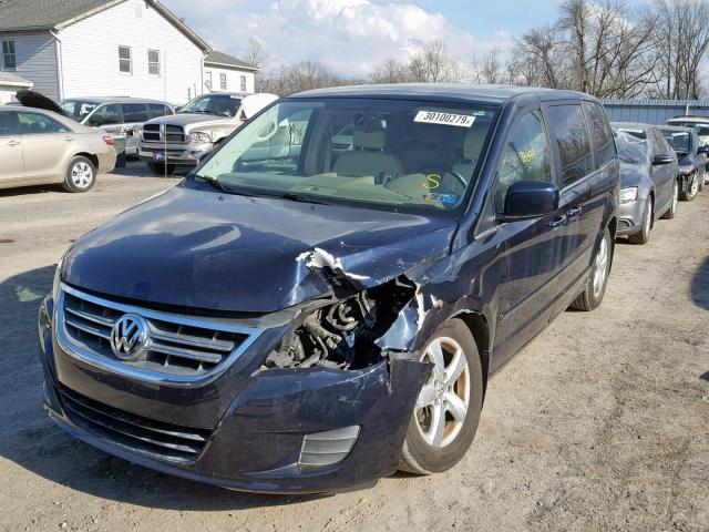 2V4RW3D11AR393028 - 2010 VOLKSWAGEN ROUTAN SE BLUE photo 2