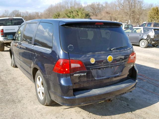 2V4RW3D11AR393028 - 2010 VOLKSWAGEN ROUTAN SE BLUE photo 3