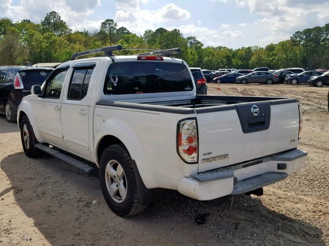 1N6AD07UX6C457243 - 2006 NISSAN FRONTIER C WHITE photo 3