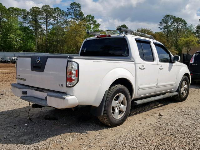 1N6AD07UX6C457243 - 2006 NISSAN FRONTIER C WHITE photo 4