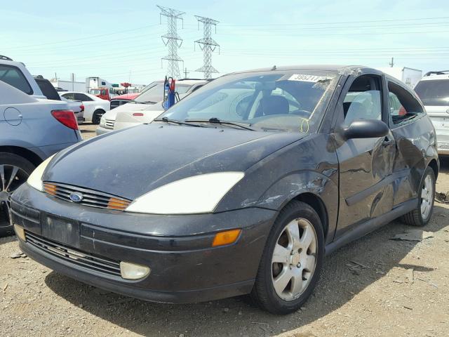 3FAFP31332R218846 - 2002 FORD FOCUS ZX3 BLACK photo 2