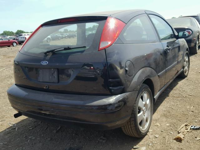 3FAFP31332R218846 - 2002 FORD FOCUS ZX3 BLACK photo 4