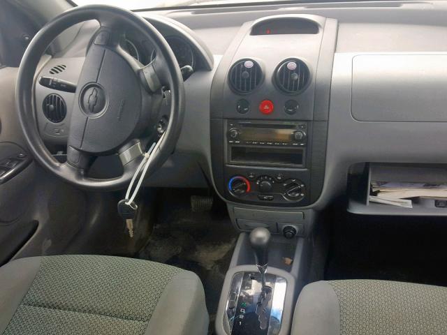 KL1TJ52614B161032 - 2004 CHEVROLET AVEO LS SILVER photo 9