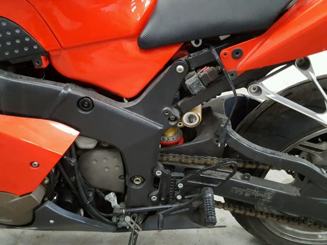 JKBZXJC125A016172 - 2005 KAWASAKI ZX636 C1 RED photo 9