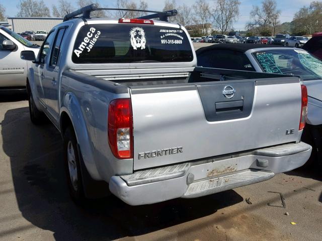 1N6AD07U46C459019 - 2006 NISSAN FRONTIER C SILVER photo 3