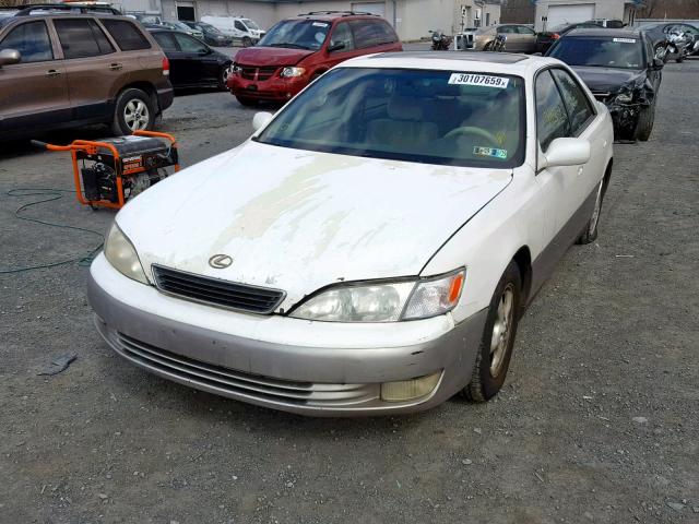 JT8BF22G7V0049022 - 1997 LEXUS ES 300 WHITE photo 2