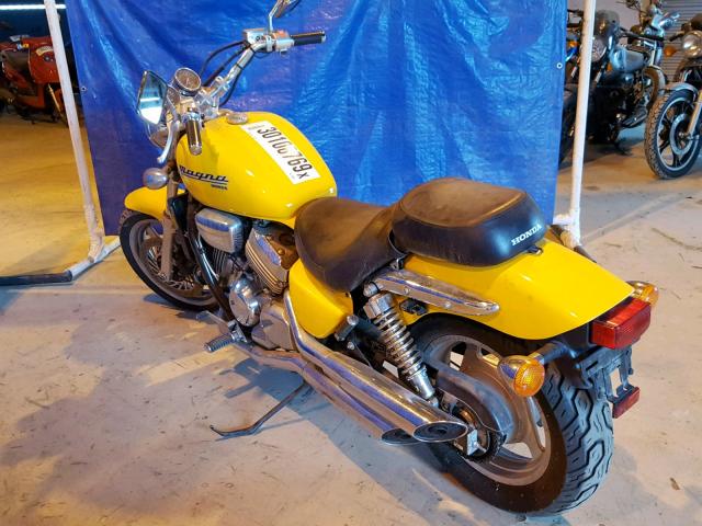 JH2RC4311TM200559 - 1996 HONDA VF750 C YELLOW photo 3