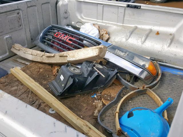 1GTCS136158112084 - 2005 GMC CANYON SILVER photo 9