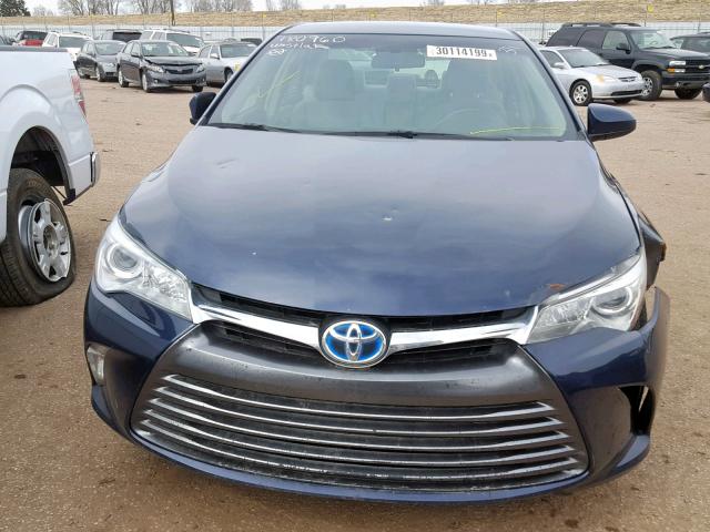 4T1BD1FK5GU180960 - 2016 TOYOTA CAMRY HYBR BLUE photo 9