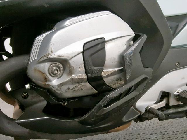 WB1044001AZW18529 - 2010 BMW R1200 RT BLUE photo 11