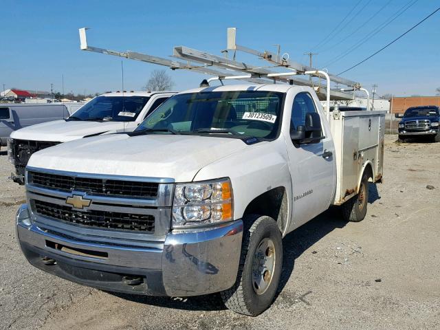 1GBHC24K67E577795 - 2007 CHEVROLET SILVERADO WHITE photo 2