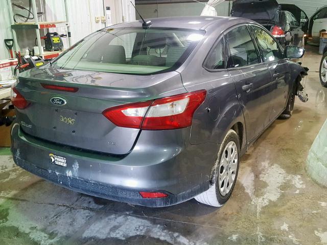 1FAHP3F27CL138894 - 2012 FORD FOCUS SE GRAY photo 4