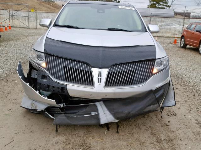 2LMHJ5AT8DBL58554 - 2013 LINCOLN MKT SILVER photo 9