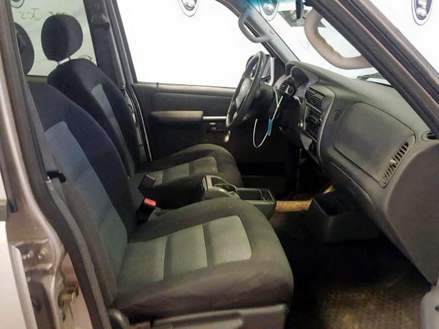1FMZU67K85UB74559 - 2005 FORD EXPLORER S 银色 照片 5