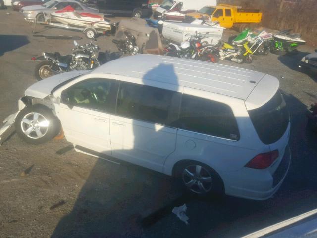 2V4RW3D13AR167184 - 2010 VOLKSWAGEN ROUTAN SE WHITE photo 3