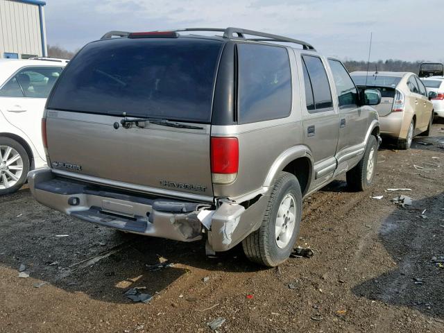 1GNDT13WXY2188158 - 2000 CHEVROLET BLAZER BEIGE photo 4