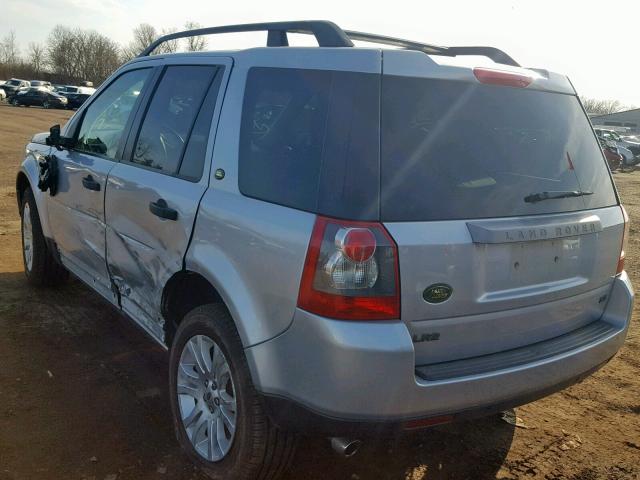 SALFP24N28H051206 - 2008 LAND ROVER LR2 SE SILVER photo 3