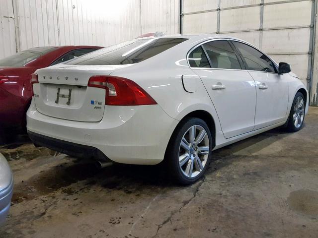 YV1902FH9C2113772 - 2012 VOLVO S60 T6 WHITE photo 4