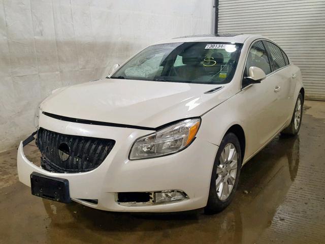 2G4GR5ER7D9121561 - 2013 BUICK REGAL WHITE photo 2