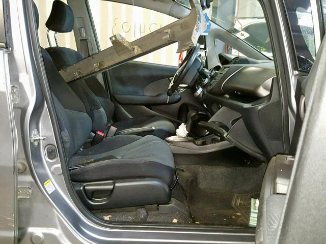 JHMGE88479S040680 - 2009 HONDA FIT SPORT GRAY photo 5