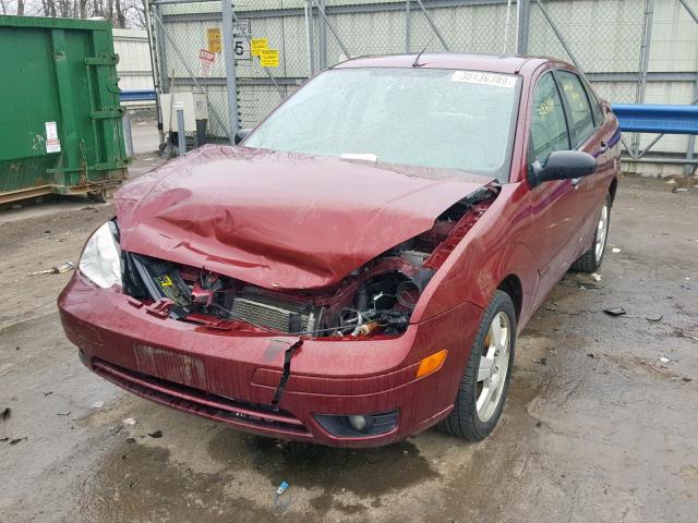 1FAFP34N67W110299 - 2007 FORD FOCUS ZX4 RED photo 2