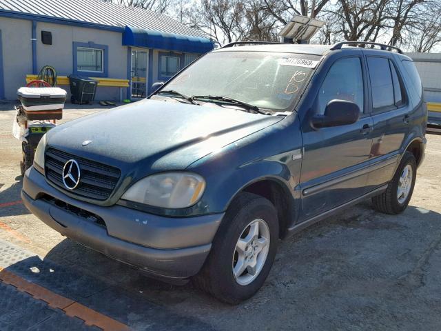 4JGAB54E8XA121621 - 1999 MERCEDES-BENZ ML 320 GREEN photo 2