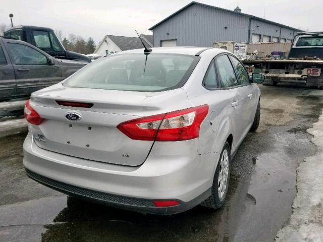 1FAHP3F2XCL419054 - 2012 FORD FOCUS SE SILVER photo 4