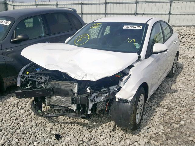 3KPC24A3XKE055315 - 2019 HYUNDAI ACCENT SE WHITE photo 2