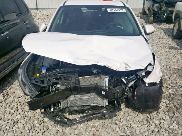 3KPC24A3XKE055315 - 2019 HYUNDAI ACCENT SE WHITE photo 9