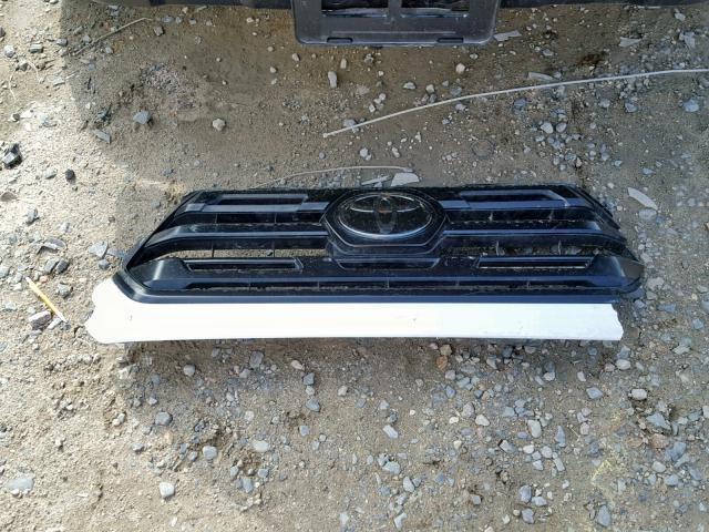 5TFRX5GN9JX112161 - 2018 TOYOTA TACOMA ACC WHITE photo 9