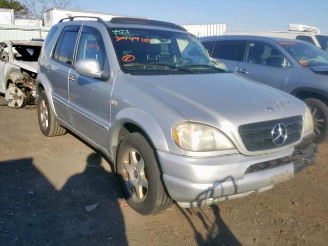 4JGAB54E51A264663 - 2001 MERCEDES-BENZ ML 320 GRAY photo 1