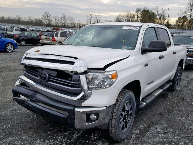 5TFDY5F19FX416832 - 2015 TOYOTA TUNDRA CRE WHITE photo 2