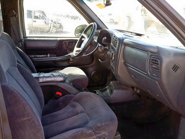 1GNDT13W012134762 - 2001 CHEVROLET BLAZER SILVER photo 5