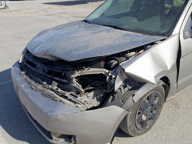 1FAHP34N38W261174 - 2008 FORD FOCUS S/SE GRAY photo 9