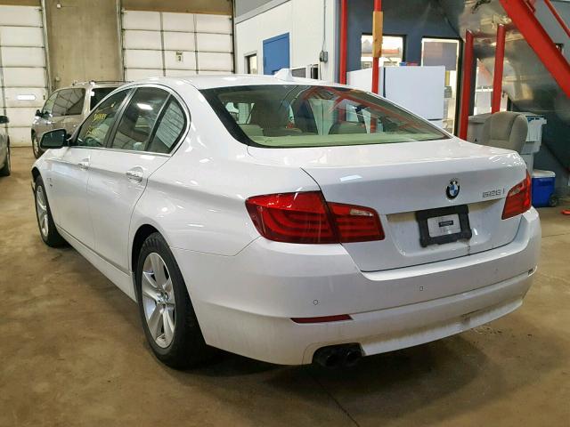 WBAXH5C56CDW08028 - 2012 BMW 528 XI WHITE photo 3