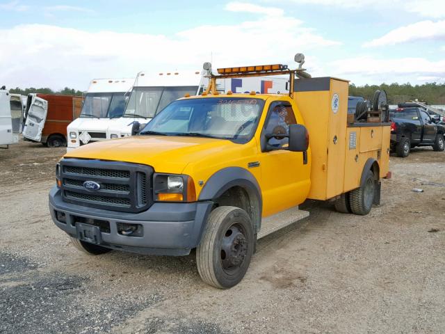 1FDAF56Y06EA28837 - 2006 FORD F550 SUPER YELLOW photo 2