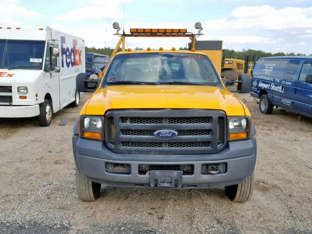 1FDAF56Y06EA28837 - 2006 FORD F550 SUPER YELLOW photo 9