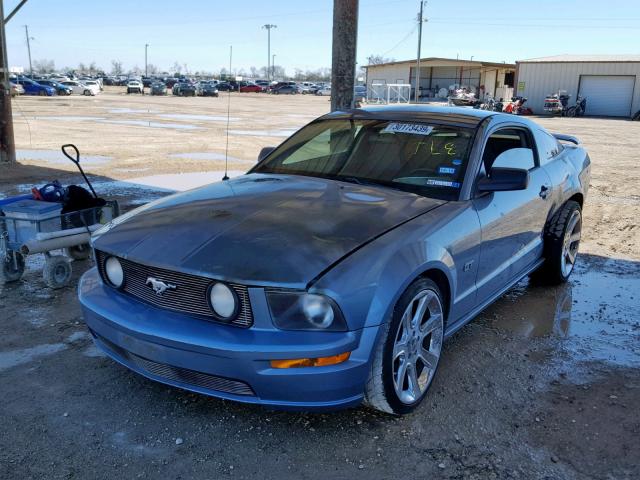 1ZVFT82H355201286 - 2005 FORD MUSTANG GT BLUE photo 2