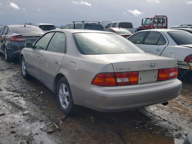 JT8BF28G2W0093213 - 1998 LEXUS ES 300 SILVER photo 3