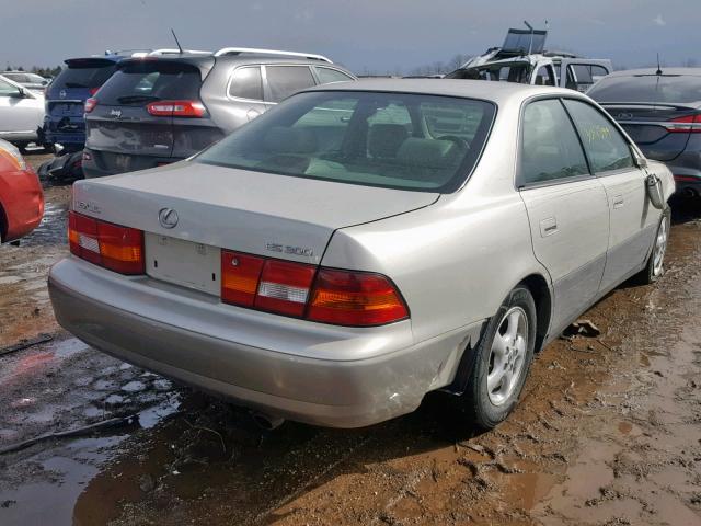 JT8BF28G2W0093213 - 1998 LEXUS ES 300 SILVER photo 4