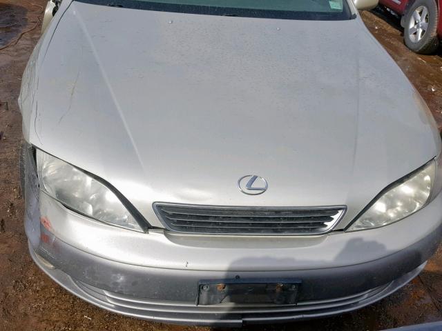 JT8BF28G2W0093213 - 1998 LEXUS ES 300 SILVER photo 7