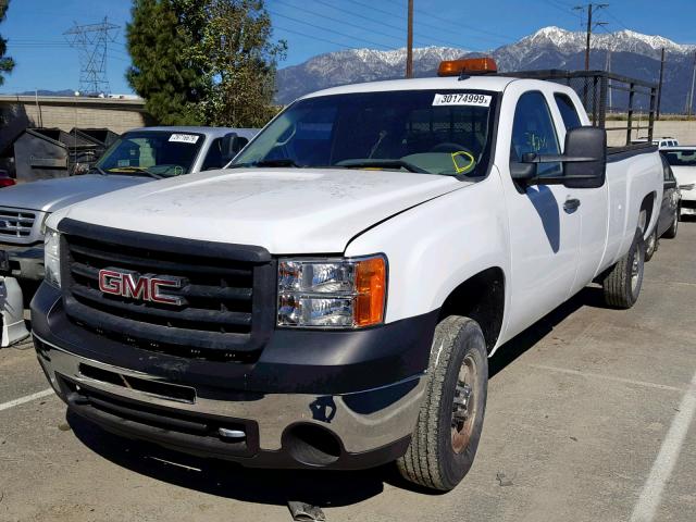 1GDHC29K98E147020 - 2008 GMC SIERRA C25 WHITE photo 2