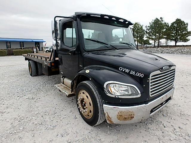 1FVACWCS05HU08451 - 2005 FREIGHTLINER M2 106 MED BLACK photo 1