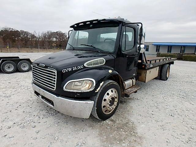 1FVACWCS05HU08451 - 2005 FREIGHTLINER M2 106 MED BLACK photo 2