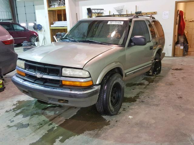 1GNDT13W412106737 - 2001 CHEVROLET BLAZER TAN photo 2